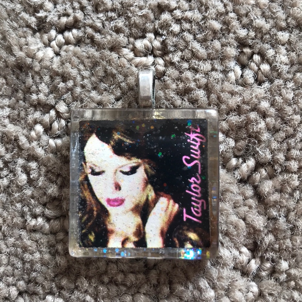 Taylor Swift pendant